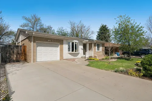 Family Friendly Central Retreat with Covered Patio, AC, Fenced Yard - 3성급