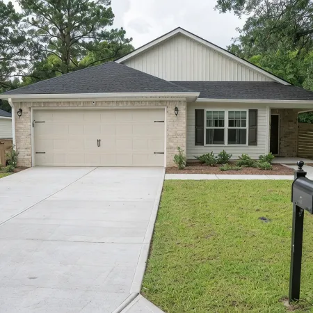 Newly built 4BR 2BA home in the heart of Pooler, GA!  1 mile from I-95 and I-16!