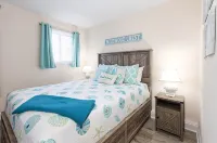 Cape Cod Inn Condos -# 307- Cocktails & Dreams with Ocean + Pool Views - Homestays