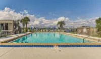Walk to Florabama from Renovated Ground Floor 2Bd-2Ba w/ Pickleball, Boat Slips - 비치