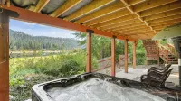 Garden Cottage Getaway on the Pend Oreille River! Pet-Friendly! Water Access!! - Homestays
