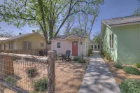 The Grove B Stylish Cottage - Walk to Main