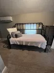Tiny Home, Spa Next Door, Deck, Walk to Farmers Market Hoteles en 