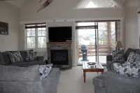 Truly Ski In/Ski Out Condo!  Spacious- Sleeps 11!  Great Mountain Views!