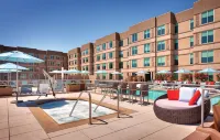 Hyatt House at Anaheim Resort/Convention Center - Swimmingpools