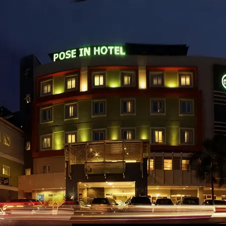 Pose in Solo by Wstay