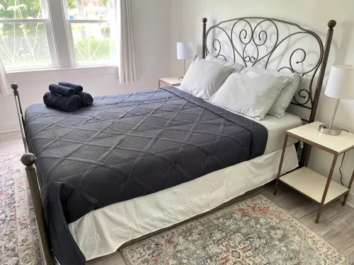 Cute Cottage 5 minutes from the Track - Homestays