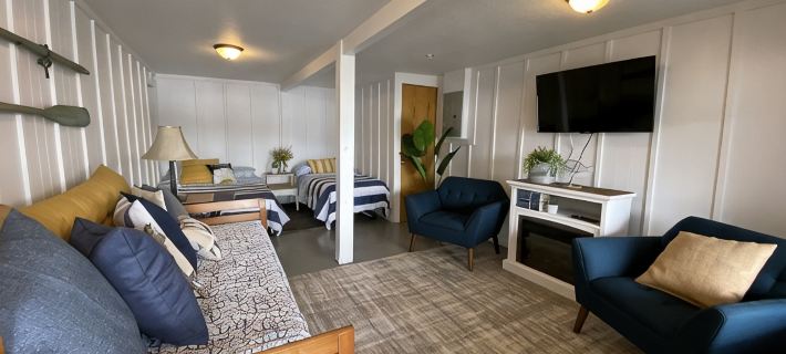 The Boathouse-on the Whitefish Chain of Lakes Hotels in Crosslake
