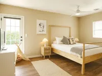 10 Min to Beach, Peloton, Game Room, King Bed Hotels in West Bradenton