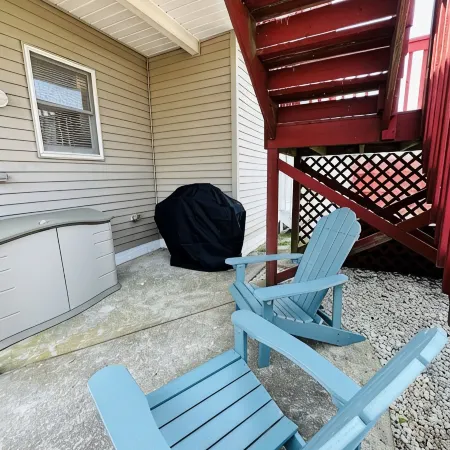 Newly Renovated 3BD/2BTH, 1 BLK to Beach Отели в г. Бригантин