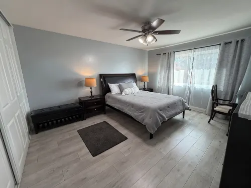 Cozy 2-bedroom condo with WiFi, AC in lovely Lake Forest.