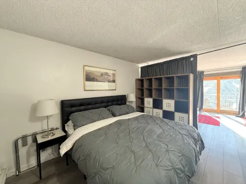 3 Min. Walk to Slopes!Mountain View! Steps to Ski Lift/Gondola, Shops & Dining!