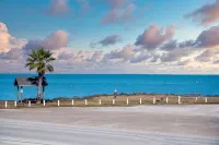 Waterfront Views in Rockport–FultonStay at Our Charming Motel Room.