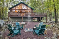 The Robin's Nest, a cozy 3-bedroom cabin in Lake Harmony with Firepit, AC, WiFi