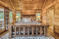 VIEWS! Game Room + Hot Tub + Outdoor Fireplace + 3 Decks - Tiny houses