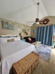 Vacation Cottage, beachy vibe, home away from home - Condos