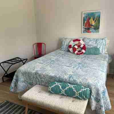 Downstairs apt in newly constructed Kill Devil Hills home with private entry! Rooms
