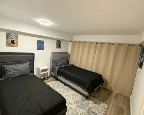 Spacious and Stylish Apartment Perfect for Your Getaway in Beverly! Các khách sạn ở Beverly