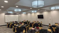 Merica Inn & Suites - parking