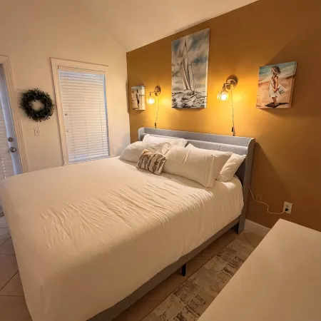 Marlin House 52: Gated Luxury Villa w/ Dockage, Sunset Views and Pool