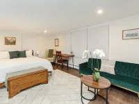 Spring Creek Farmhouse Luxury Family Retreat on 25 acre with direct river access Hotels in Cairo