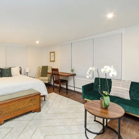 Spring Creek Farmhouse Luxury Family Retreat on 25 acre with direct river access