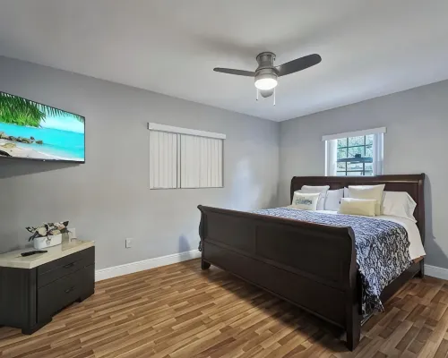 Charming 3-bedroom house with WiFi, AC in fantastic Miami Hotels in Golden Glades