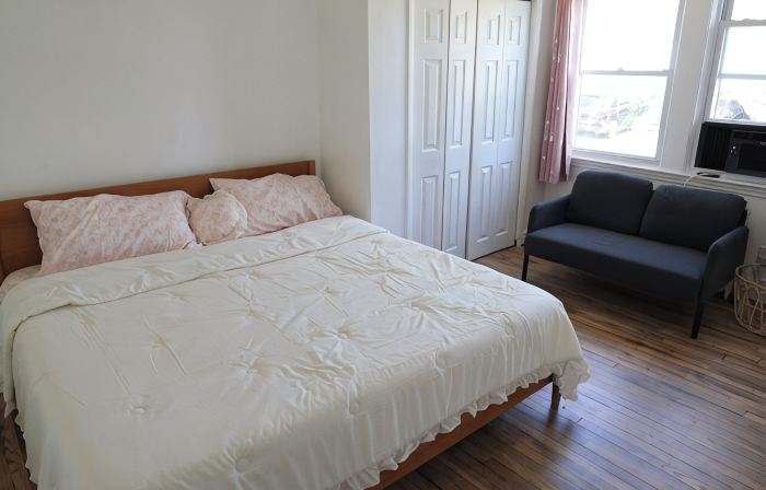 Spacious 4-bedroom suburban townhome near Baltimore safe peaceful king beds