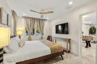Olas Oasis - Chic Luxe House + Pool for 10