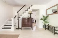 Modern Mountain Getaway with Fire Pit - homestay