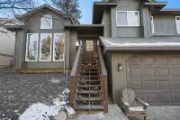 Poolside Getaway with Spacious Outdoor Living & 6 Cozy Beds!!