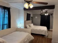 Charming Home with Oak Tree Lined Streets in the Heart of Lake Charles. - Jacuzzi