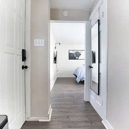 Charming apartment near Parkview Stadium in Fort Wayne