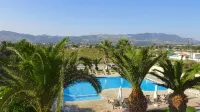 Leonidas Hotel & Studios