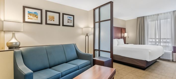 Comfort Suites Hôtels à&nbsp;: Comte de Riverside