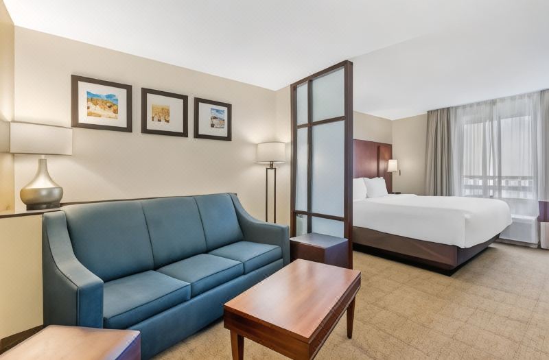 Comfort Suites