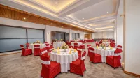 Yashshree Sanderling Mall Road - parking
