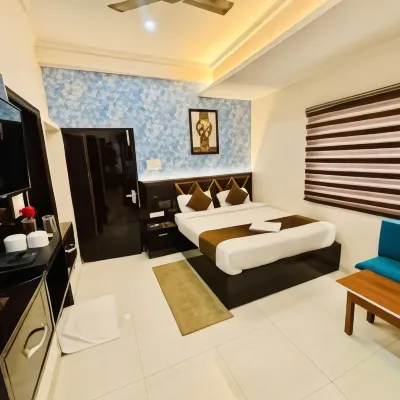 Hotel D C Grand Hoteles cerca de Templo Durga