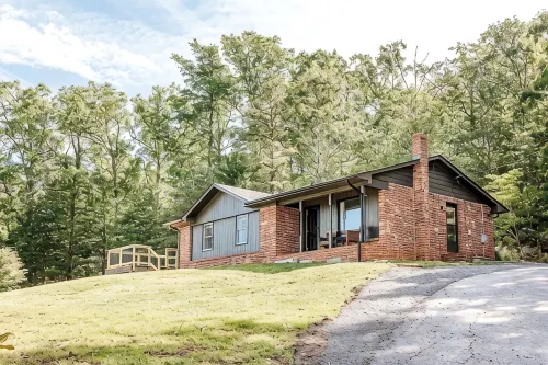 Hillside Haven - 3-Star