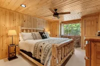 NEW Construction! Ski-In/Ski-Out Condo, fire place, Bunk room