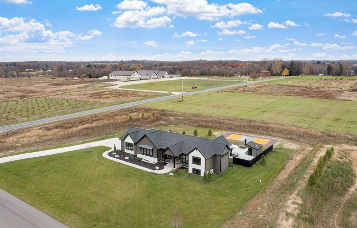 7bd 8bath Hot tub, Pool, Game Room, Sauna, Professional Pickleball Court