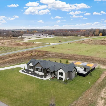 7bd 8bath Hot tub, Pool, Game Room, Sauna, Professional Pickleball Court