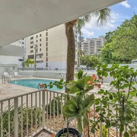 Key Biscayne Gem — Steps to Beach, Pool Views, King Bed, Parking