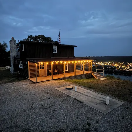 Peaceful cabin with spectacular river and scenic views.
