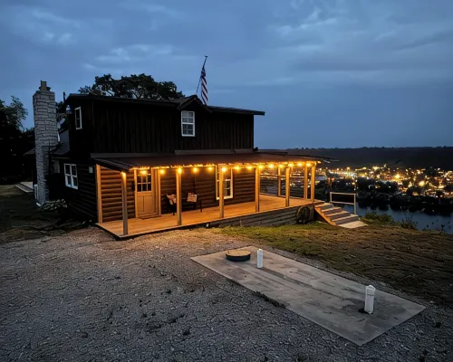 Peaceful cabin with spectacular river and scenic views. Hotels in Brown County