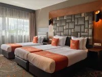 XO Hotels Park West Hotels near Isolatorweg Station