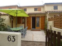 Rental villa 800 meters from the beach in St Pierre la Mer Hotels in Fleury