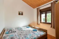 Spacious apartment in Peroj with terrace - balcony