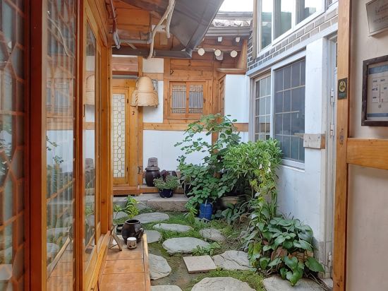 Bukchon Yeonwoo Hanok Stay