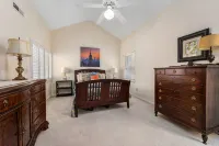 Beautifully Decorated Home Close to Everything - Homestays